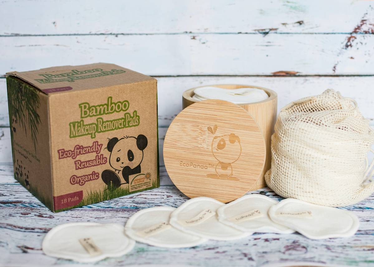 Infographic comparing breakdown times of conventional vs. certified biodegradable toilet paper in home compost systems